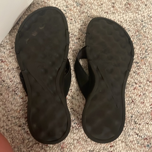 Nike Flip Flops - Picture 4 of 4